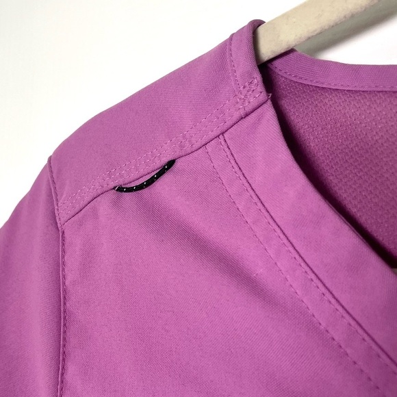 Carhartt WOMEN'S RUGGED FLEX® PEAK TUCK-IN SCRUB TOP in Thistle Purple Size XS - Picture 7 of 9